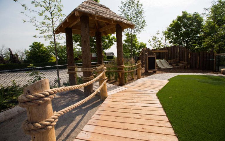 Oakville-natural-playground hut