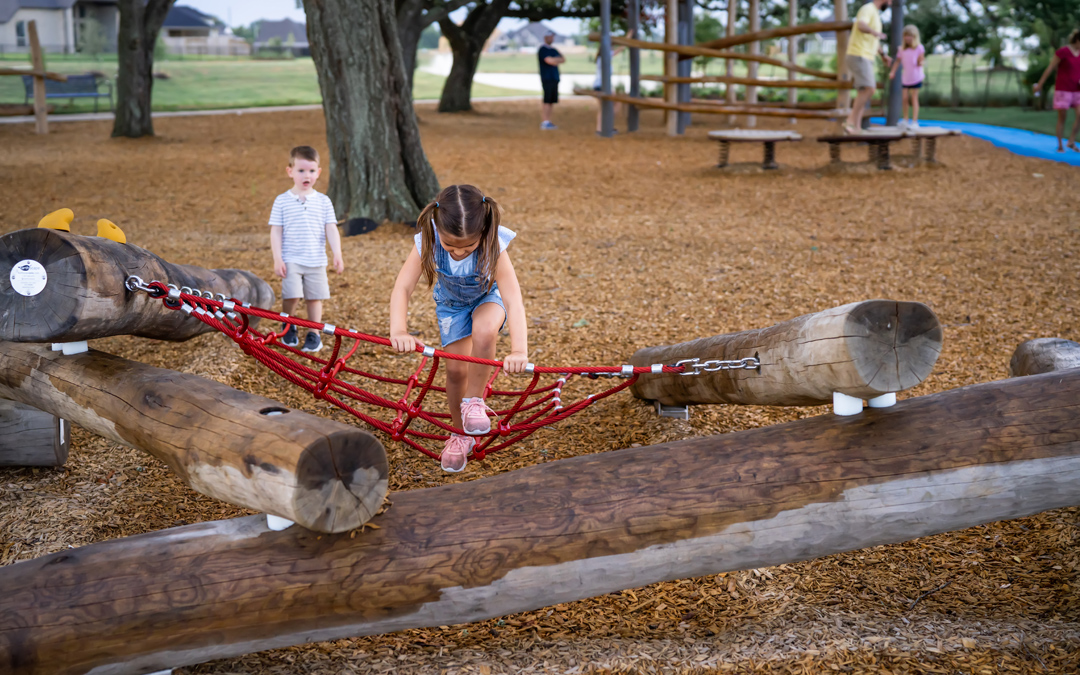 natural-playground-tomball-texas-oak-log-pile-climber-rope-net