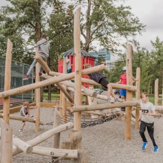 We believe that if you give kids independence, different places to play and time to be free, they’ll get off their screens, find some friends and get active! 

This is a great neighbourhood park in the Rideau Roxboro neighborhood of Calgary. Done with @parknplaydesign 

📸 @echo.life.co 

#playgroundkids #calgaryplaygrounds #neighbourhoodpark #earthscapeplay #parknplay #logjam #playground #log #climb #play